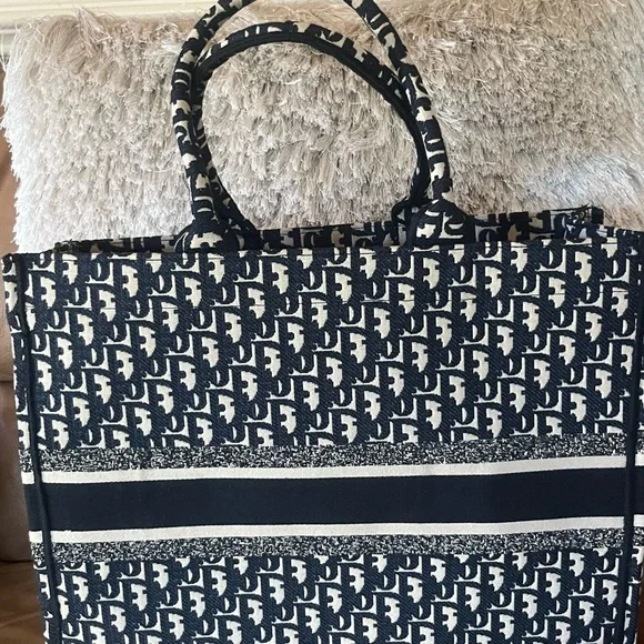 Blue and White Tote Bag - Picture 2 of 8